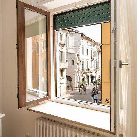 Domus Verona - Elegante Residenza Con Affaccio Su Porta Leoni ภายนอก รูปภาพ