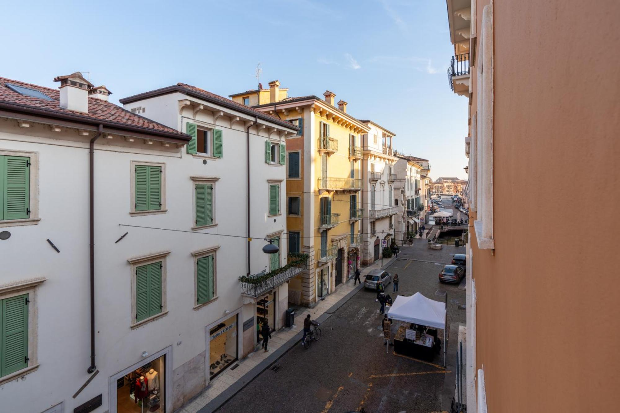 Domus Verona - Elegante Residenza Con Affaccio Su Porta Leoni ห้อง รูปภาพ